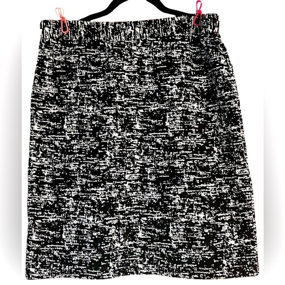 DANA BUCHMAN Black/Cream Pattern Super Soft, Slip On, Pencil Skirt, Large, GUC. - Picture 1 of 7